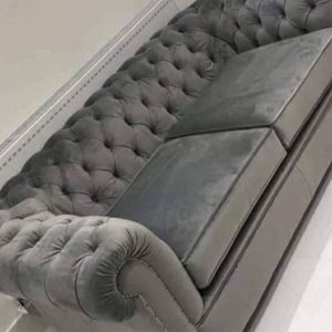 2 SEATER CHESTERFIELD COUCH
